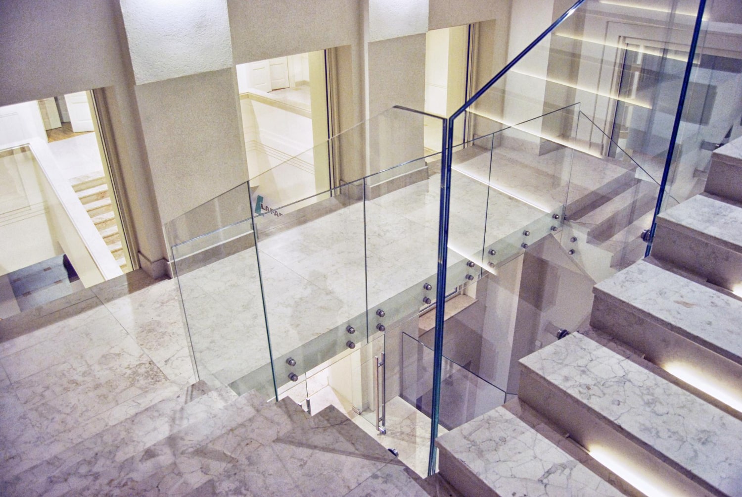 Szklana balustrada schody