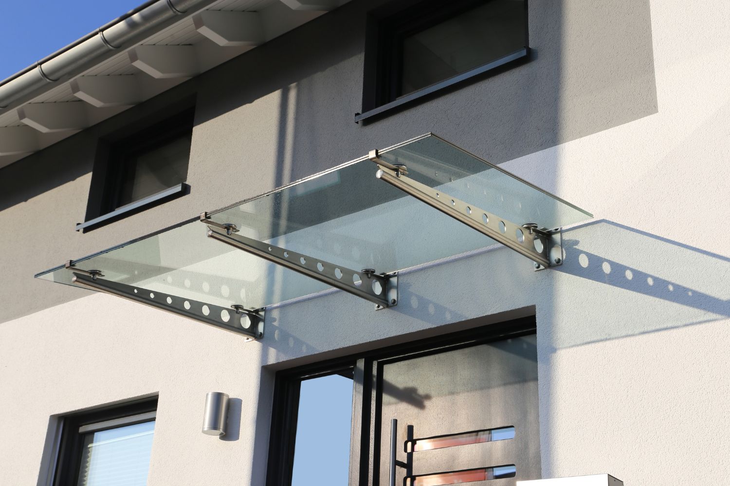 Zadaszenia szklane nad wejściem do domu